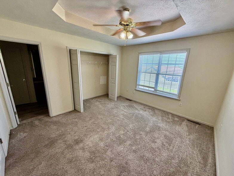 Building Photo - 210 Forest Ln