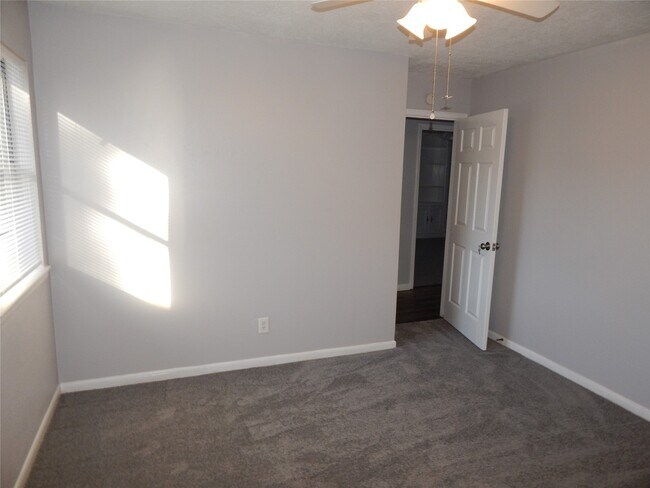 Building Photo - 22430 S Rebecca Burwell Ln