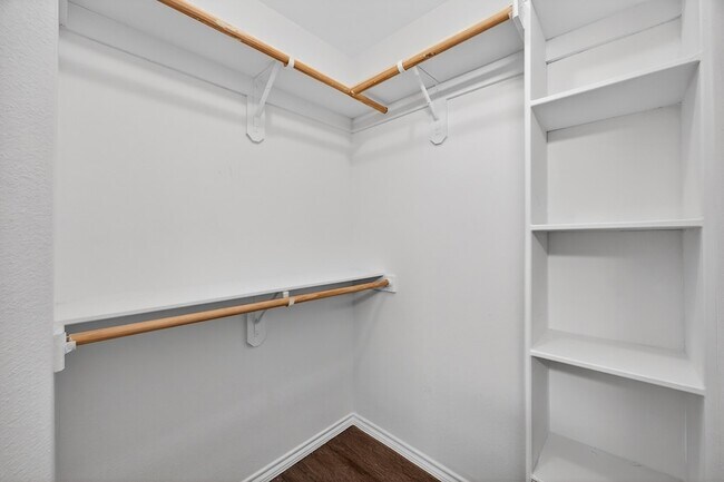 Building Photo - 3205 Carverly Ave