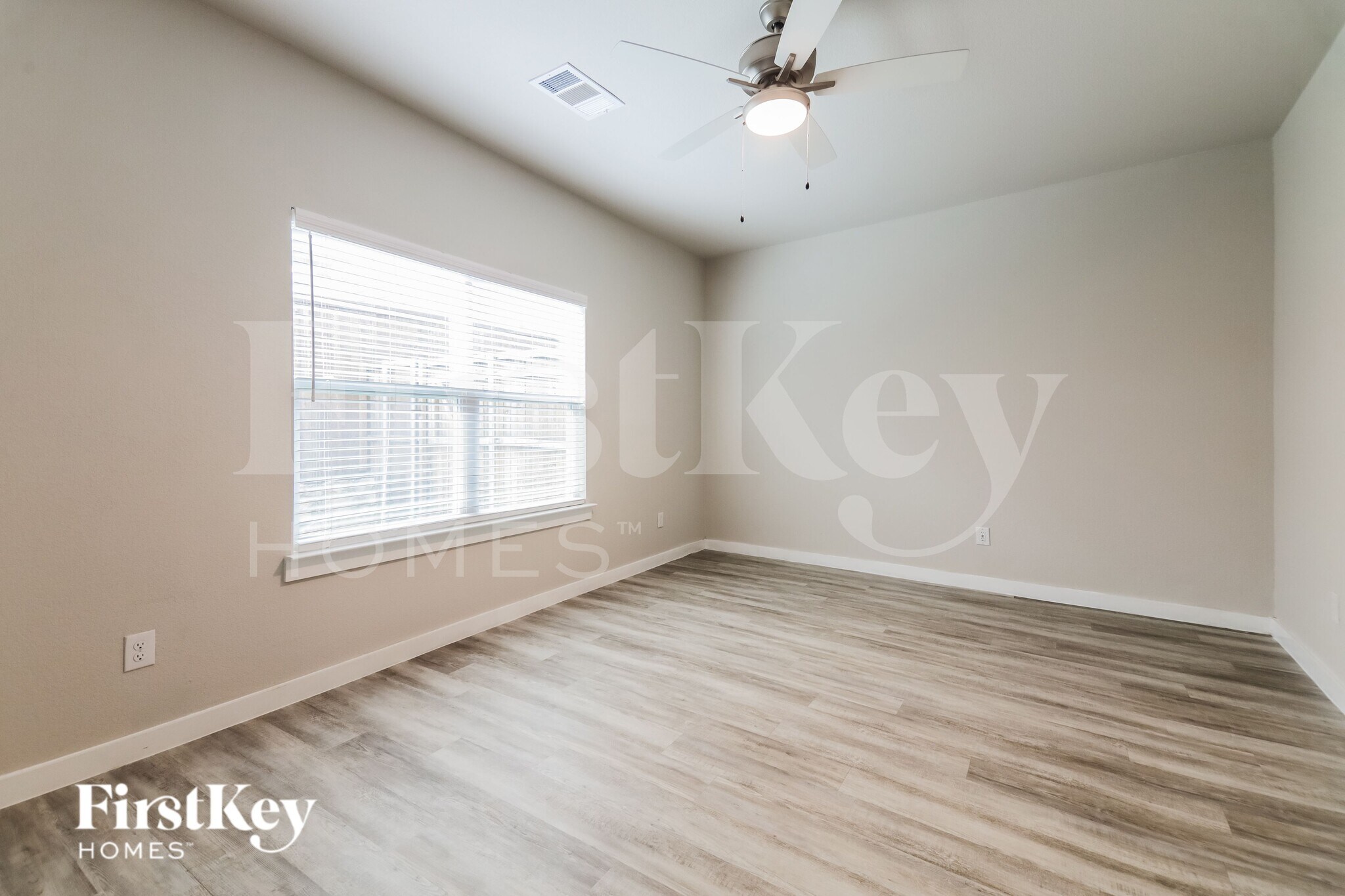 Building Photo - 324 Nima Ln