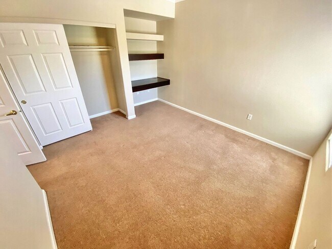 Building Photo - Gorgeous Summerlin 2 Bedroom, 2 Bathroom C...