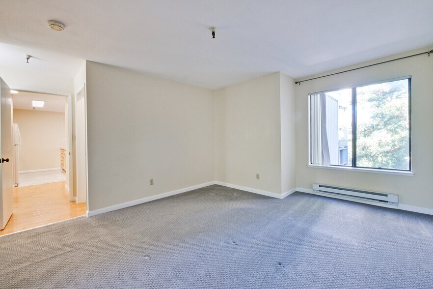 Building Photo - 725 Mariposa Ave.
