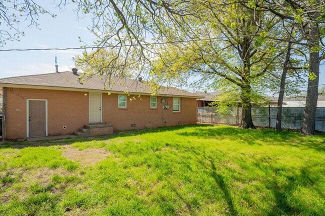 Building Photo - 1349 Kinkaid Dr