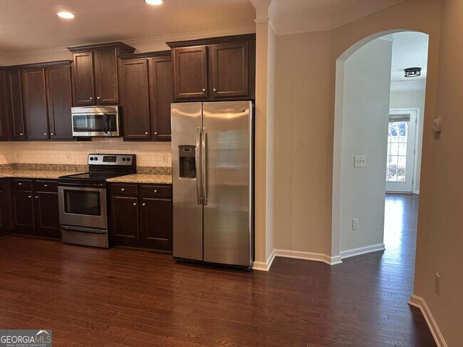 Building Photo - 403 Village View