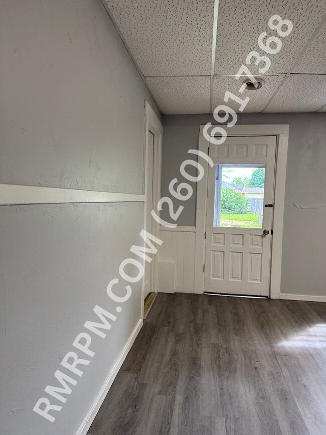 Building Photo - 641 Byron St