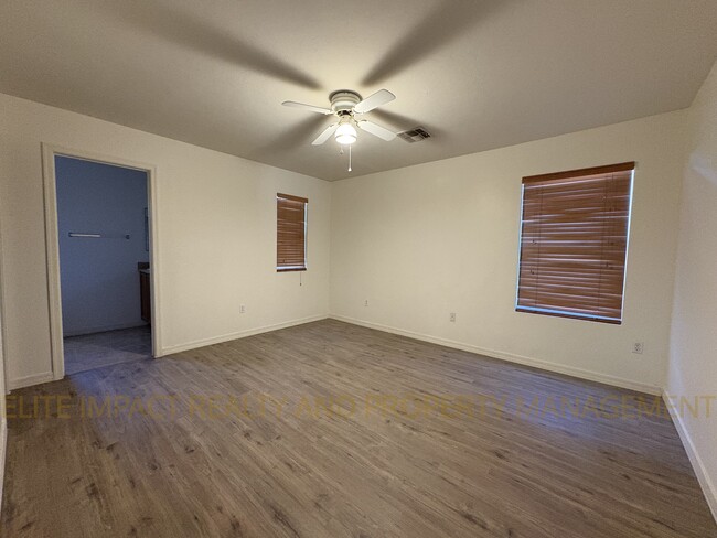Building Photo - 1133 S Pantano Overlook Dr
