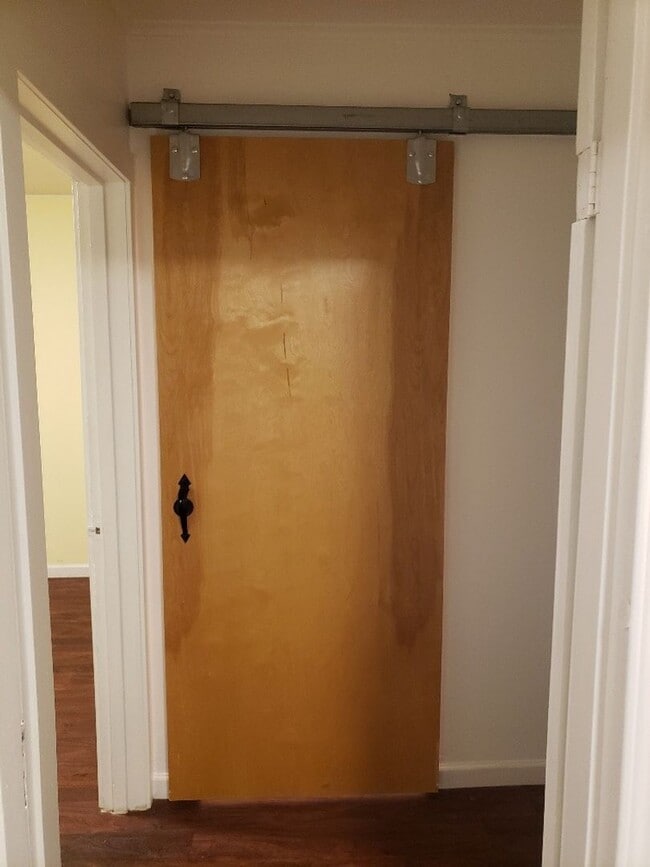 Building Photo - STATUS: AVAILABLE | R258A | $1095
