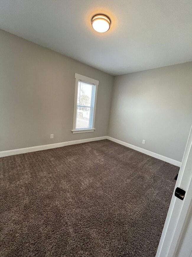 Building Photo - Recently renovated 2 bedroom 1.5 bathroom ...