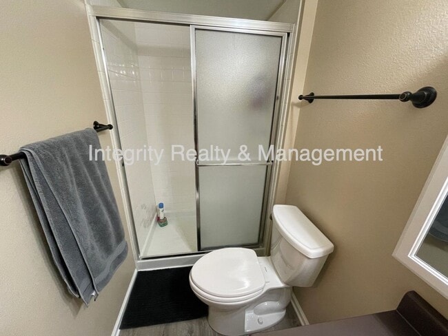 Building Photo - 475 E Chiswick Cir