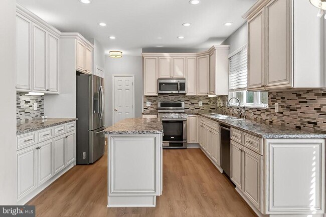 Building Photo - 2410 Dakota Lakes Dr