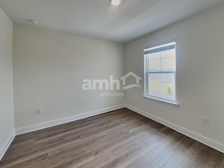 Building Photo - 1768 Meadowgrove Ave