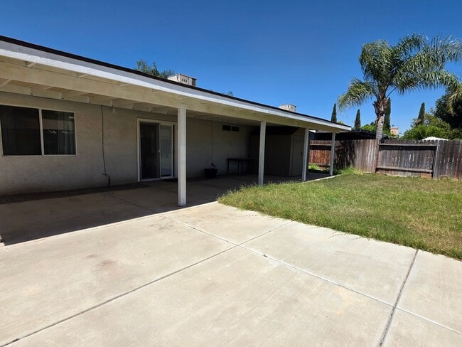 Building Photo - 1305 Quartz Hill Rd