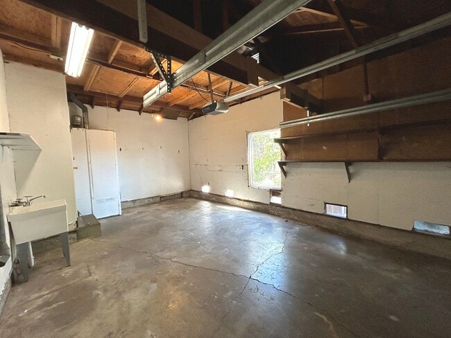 Building Photo - 3 bedroom, 2 bath Concord Home