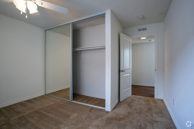 2BR, 1BA - 1025 SF - Cypress Pointe Apartments