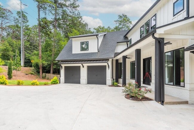 Building Photo - 4056 Ashford Dunwoody Rd NE