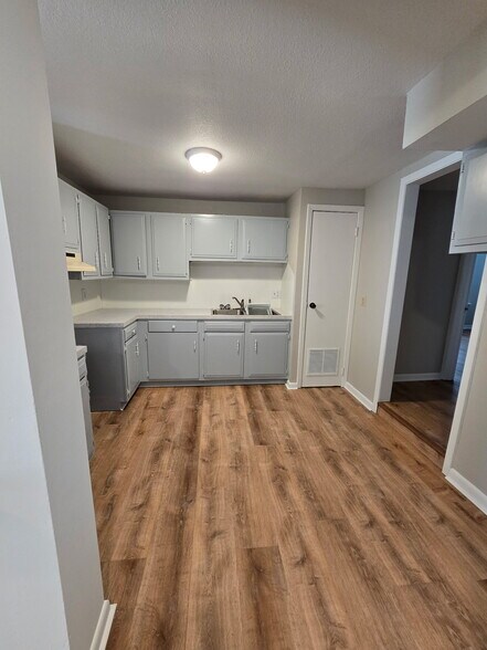 Building Photo - 2307 Elm Ave