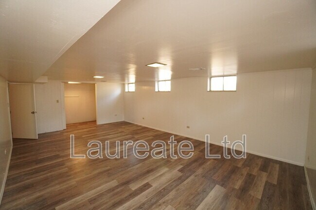 Building Photo - 5998 S Hill St