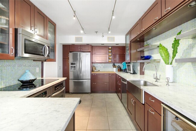 Building Photo - 600 NE 36th St