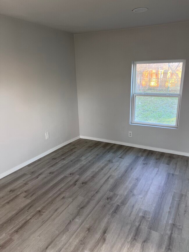 Building Photo - 209 Pecan St