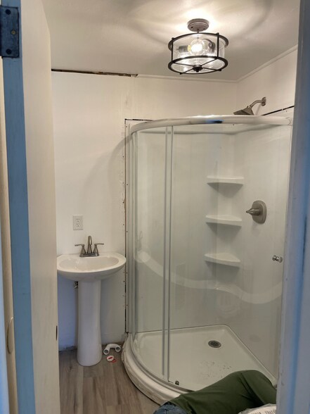 Building Photo - 802 Adams Ave