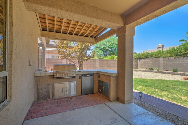 Building Photo - 6410 E Carolina Dr