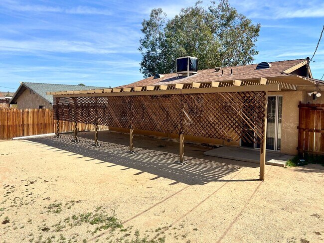 Building Photo - 2 Bedroom 1 Bath - Chocolate Drop Area