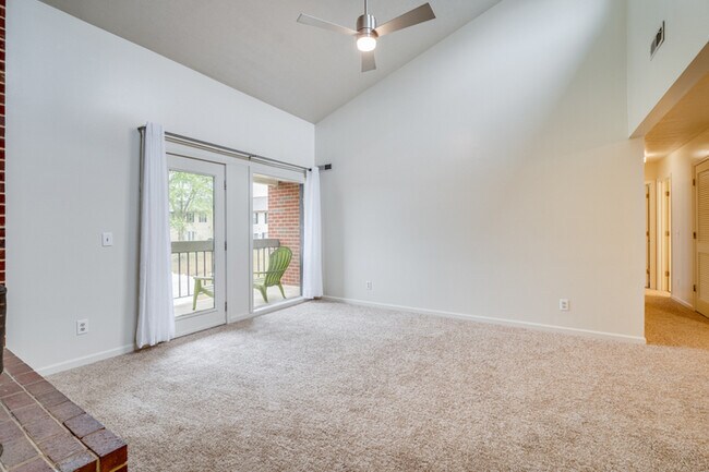 Building Photo - 1116 Blue Ridge Dr