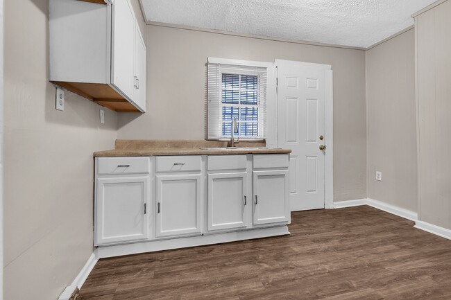 Building Photo - 481 Marianna St