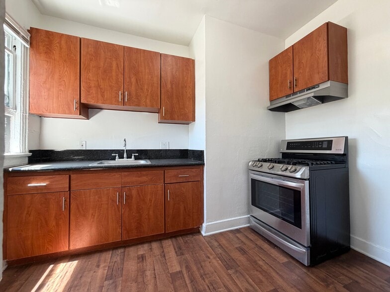 Building Photo - 206 S Coronado St