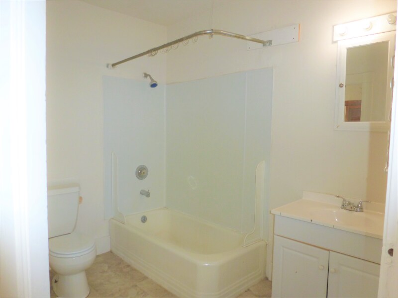 Building Photo - 14 Hickok Pl
