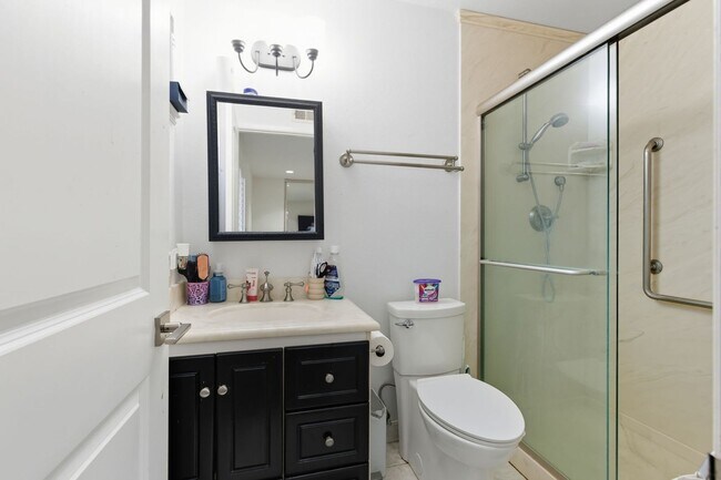 Building Photo - Welcome to elegant living in the heart of ...