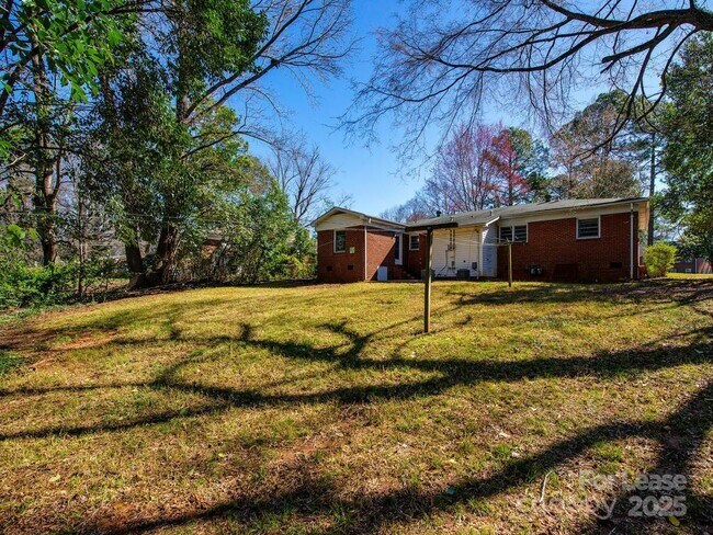 Building Photo - 943 Norland Rd