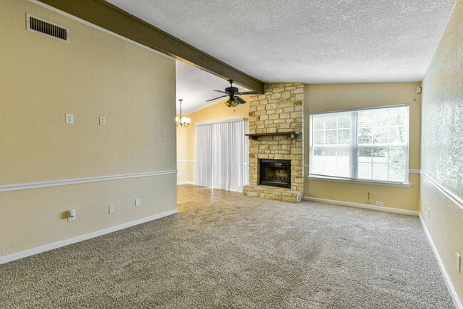 Building Photo - 1149 Royal Crest Dr