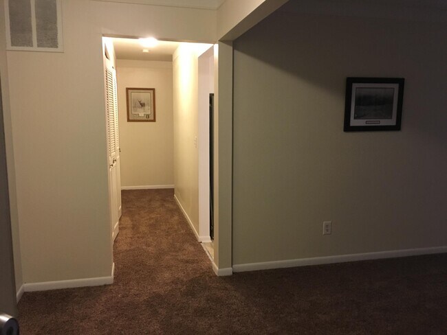 Building Photo - 444 N Fox Hills Dr