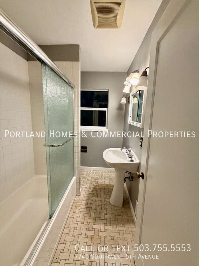 Building Photo - 7746 SW 5th Ave.