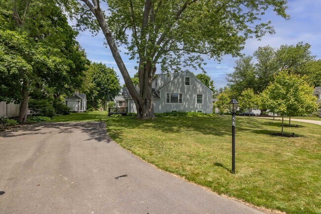 Building Photo - 27 Riverview Rd