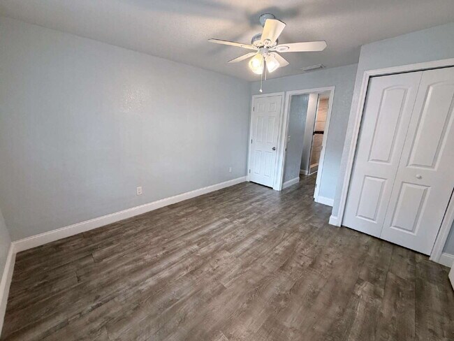 Building Photo - Charming home features 3 spacious bedrooms and 2 updated bathrooms