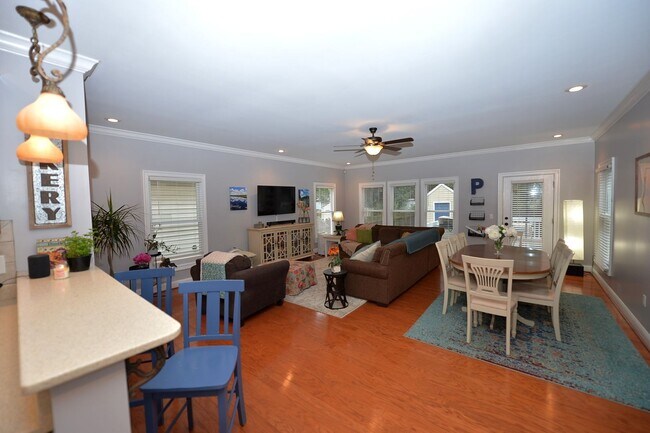 Building Photo - Walk to Naval Hospital! Beautiful Home, Gr...