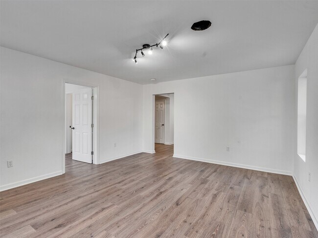 Building Photo - 2416 Cumberland St