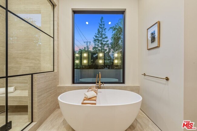 Building Photo - 14647 Morrison St