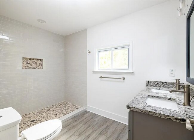 Building Photo - Spacious 5BR/3.5 BA Renovated Home Near Beltline with Off-Street Parking