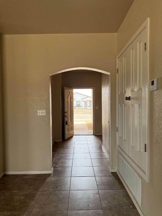 Building Photo - Cozy three-bedroom two bath at a great location! 10429 Silvercloud Drive, El Paso, Texas 79924