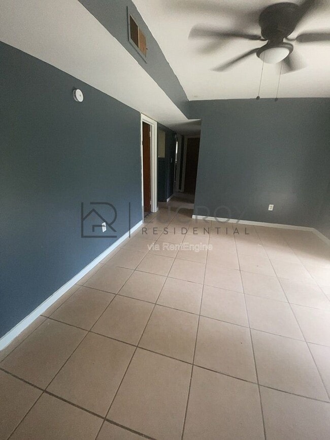Building Photo - 2694 Woodside Dr