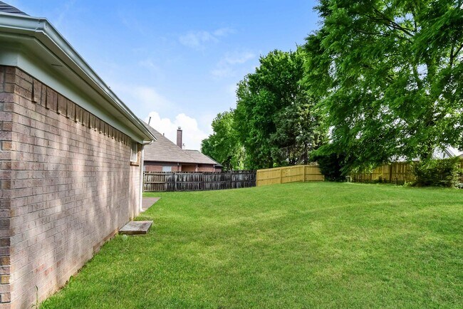 Building Photo - 5530 Millers Glen Ln