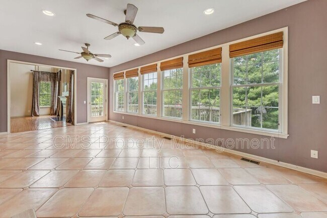 Building Photo - 44 Equestrian Way