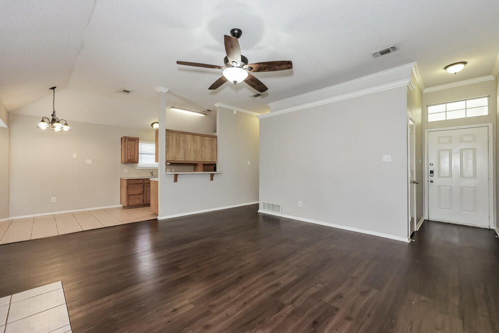 Building Photo - 621 Pleasant Valley Dr