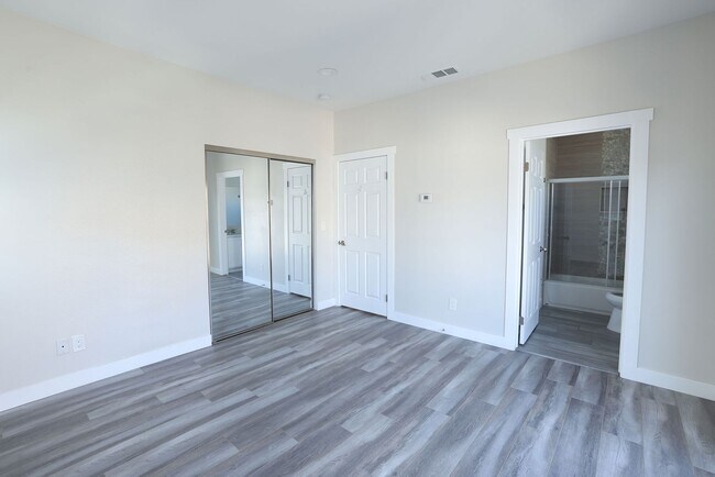 Building Photo - 3927 Wisconsin