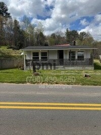 Building Photo - 687 Ada St