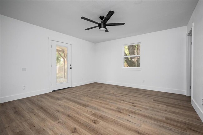 Building Photo - 714 S Blanco St