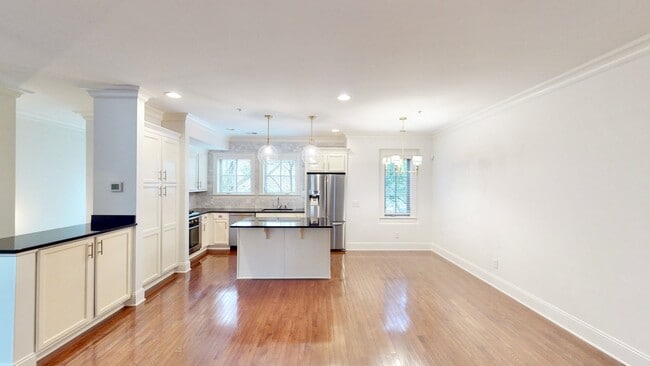 Building Photo - 1328 Ordermore Ave